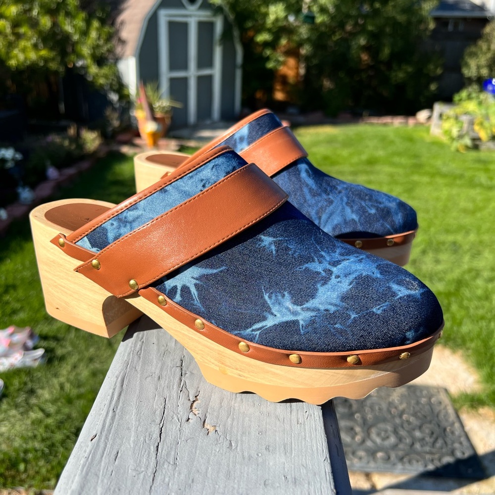 Aerosoles Blue Tie Dye Clogs
